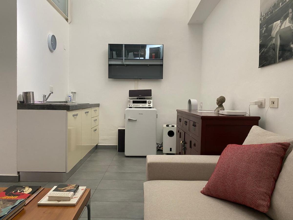 Living Apartment Милано Екстериор снимка